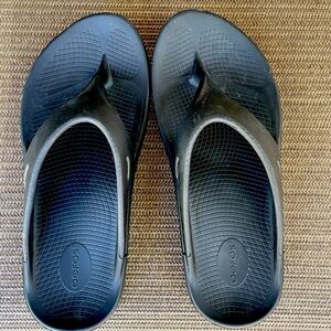 OOFOS SANDALS MENS12 WMS14
